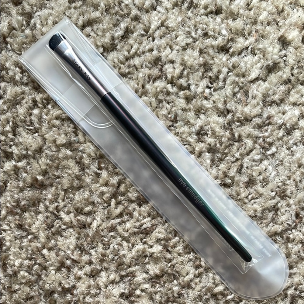 Mary Kay Eye Smudger Brush